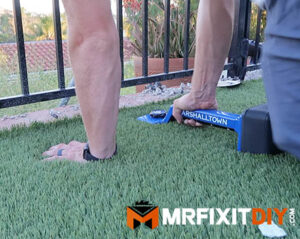 using carpet kicker to tighten turf installation